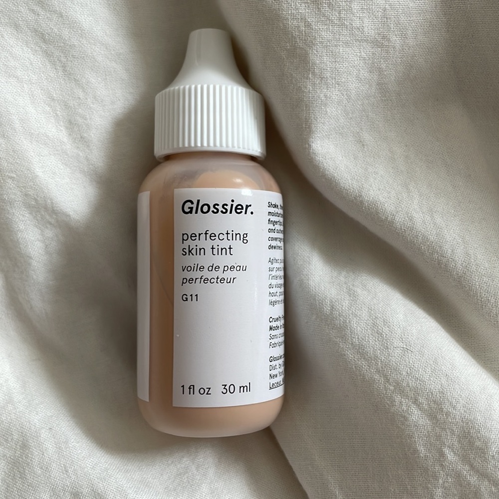 Glossier Perfecting Skin Tint - G11